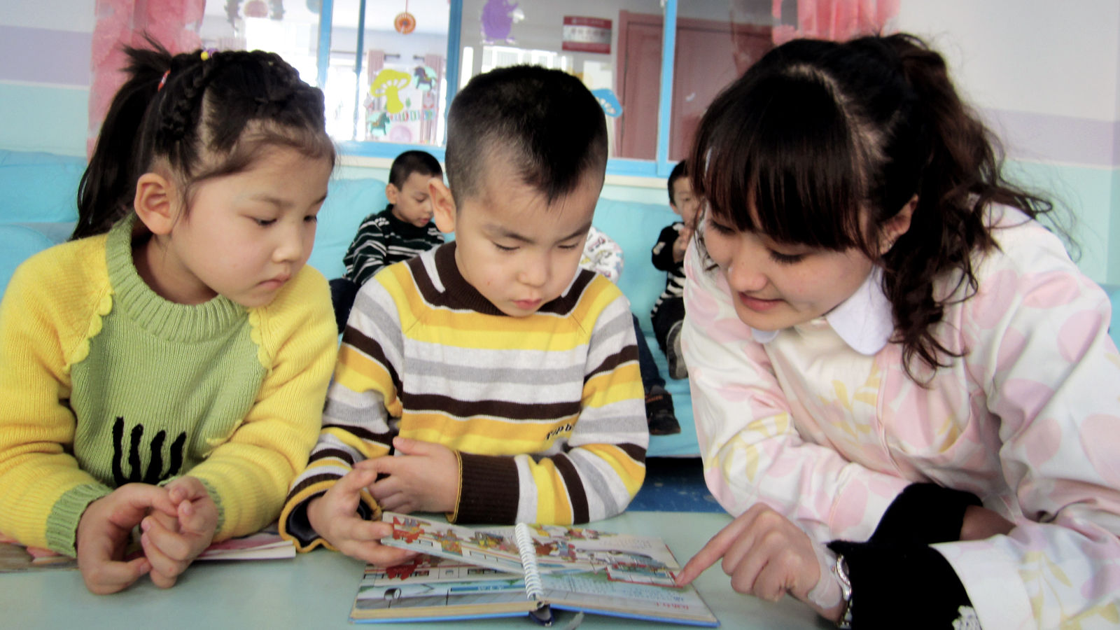 withdrawn child in classroom